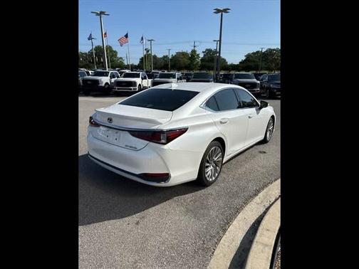 2021 Lexus ES 300h Ultra Luxury