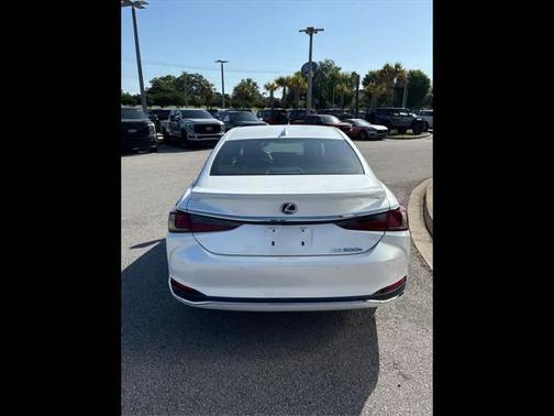 2021 Lexus ES 300h Ultra Luxury