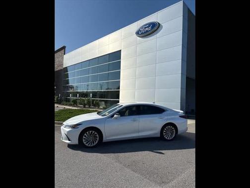2021 Lexus ES 300h Ultra Luxury