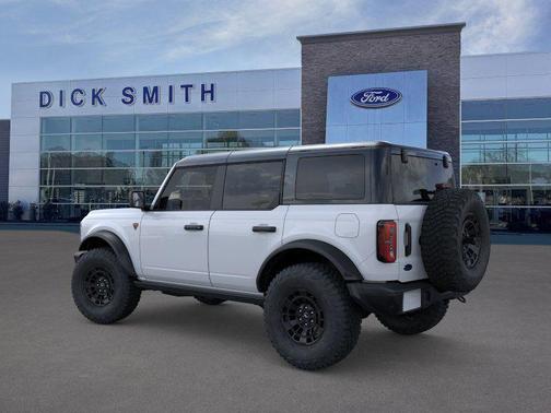 Oxford White 2026 Ford Bronco Badlands