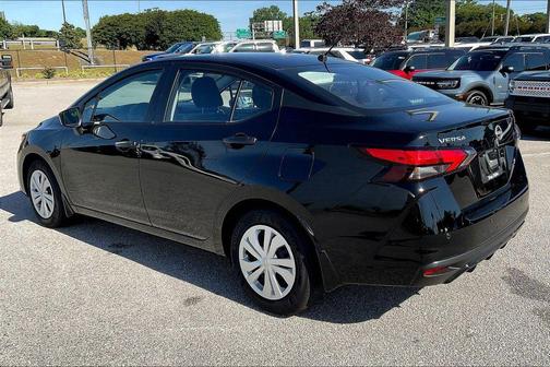 Super Black Metallic 2025 Nissan Versa 1.6 S