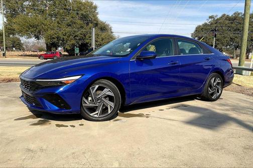 2025 Hyundai ELANTRA SEL