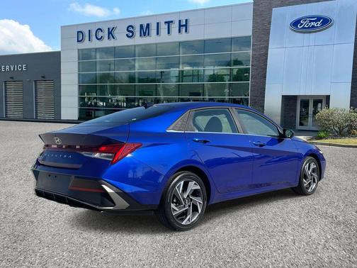 2025 Hyundai ELANTRA SEL