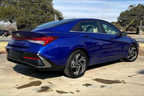 2025 Hyundai ELANTRA SEL