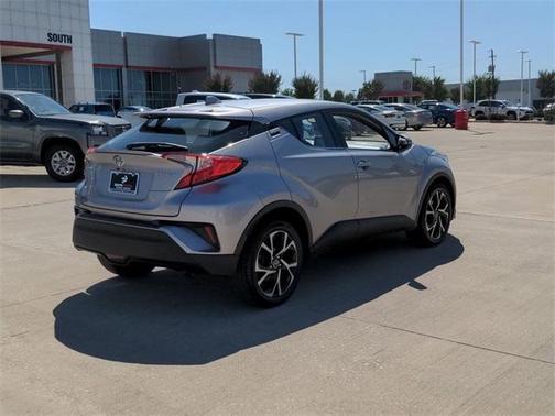 Photo 3 of 33 of 2019 Toyota C-HR Limited