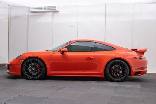 2019 Porsche 911 Carrera 4 GTS