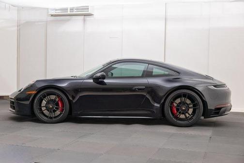 2022 Porsche 911 Carrera 4 GTS