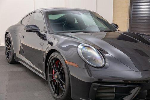 2022 Porsche 911 Carrera 4 GTS