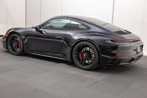 2022 Porsche 911 Carrera 4 GTS