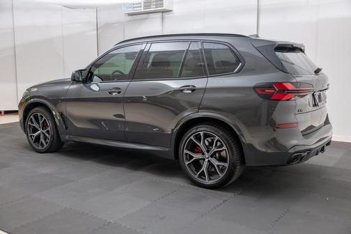2025 BMW X5 M60i