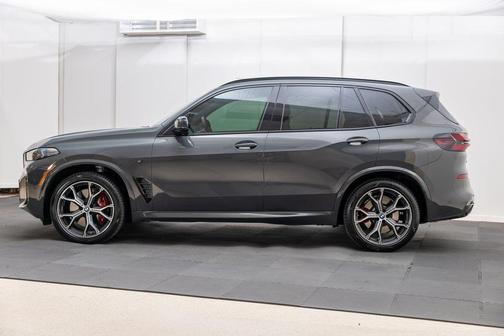 2025 BMW X5 M60i