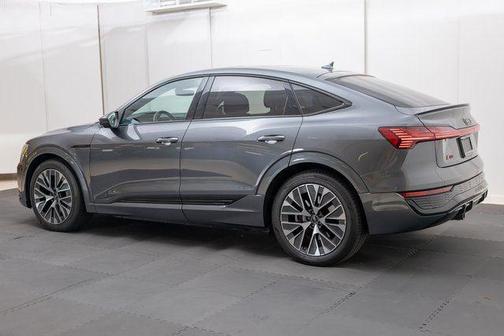 2024 Audi Q8 e-tron Prestige