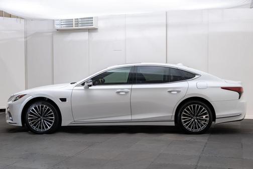 2024 Lexus LS 500h Base