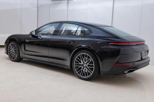 2025 Porsche Panamera 4