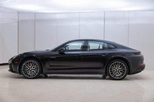 2025 Porsche Panamera 4