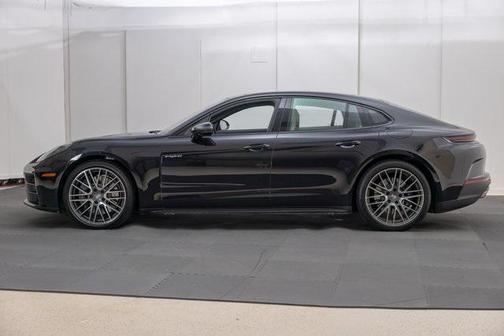 2025 Porsche Panamera 4