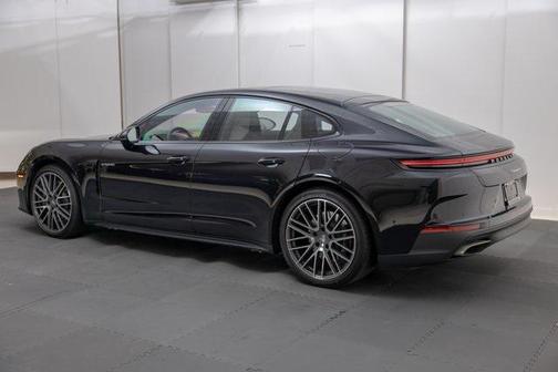 2025 Porsche Panamera 4