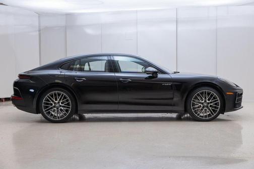 2025 Porsche Panamera 4