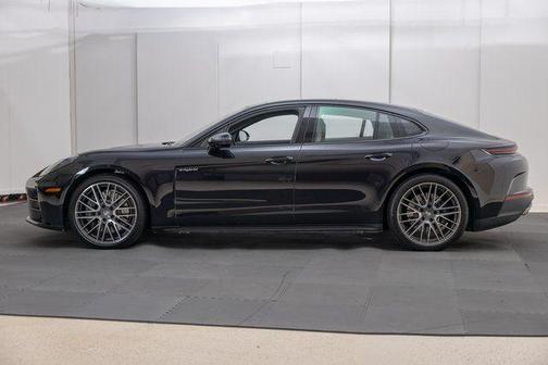 2025 Porsche Panamera 4