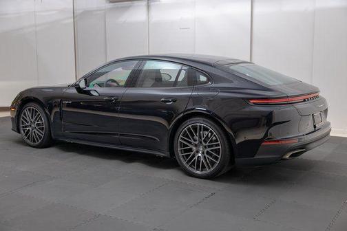 2025 Porsche Panamera 4