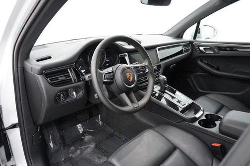 2025 Porsche Macan AWD