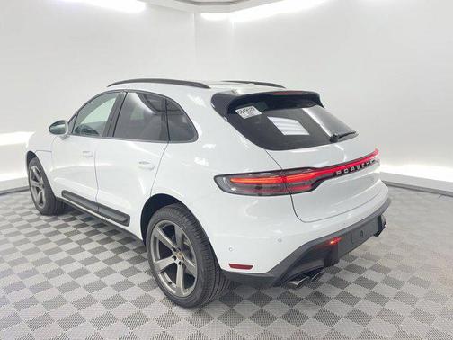 2025 Porsche Macan AWD