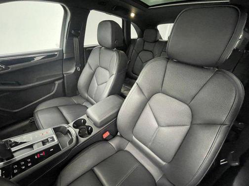 2025 Porsche Macan AWD