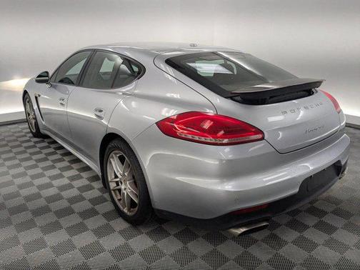 2015 Porsche Panamera 4