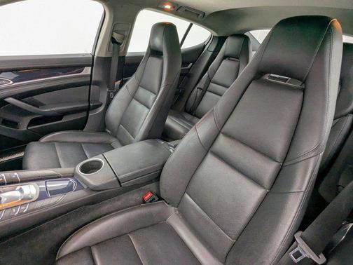 2015 Porsche Panamera 4