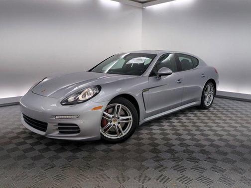 2015 Porsche Panamera 4