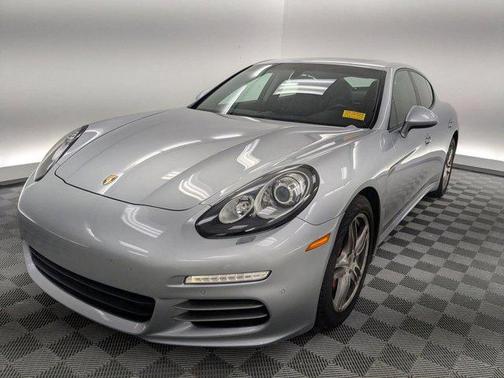2015 Porsche Panamera 4