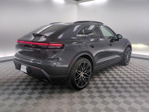 2026 Porsche Macan 4