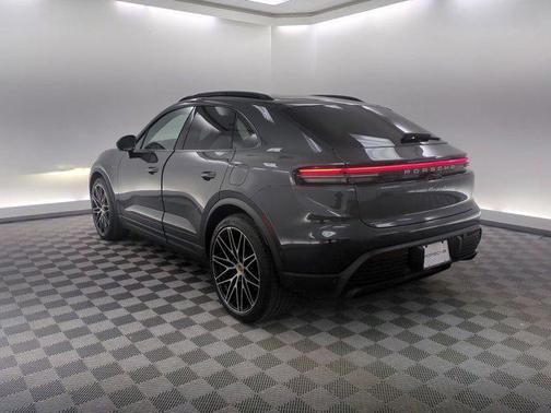 2026 Porsche Macan 4