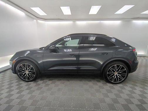 2026 Porsche Macan 4