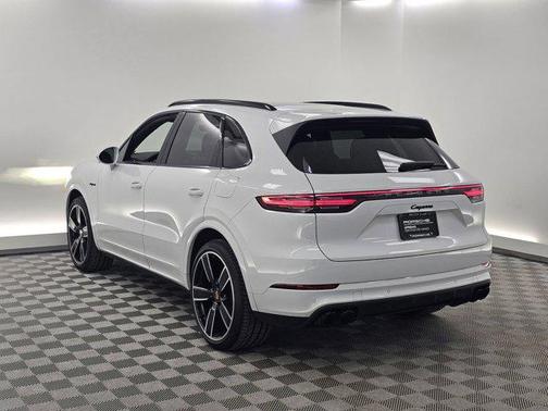 2023 Porsche Cayenne E-Hybrid S