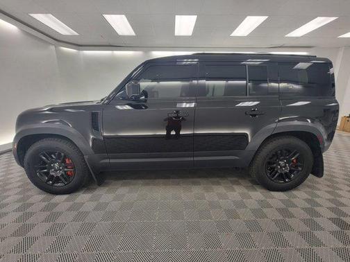 2020 Land Rover Defender 110 SE