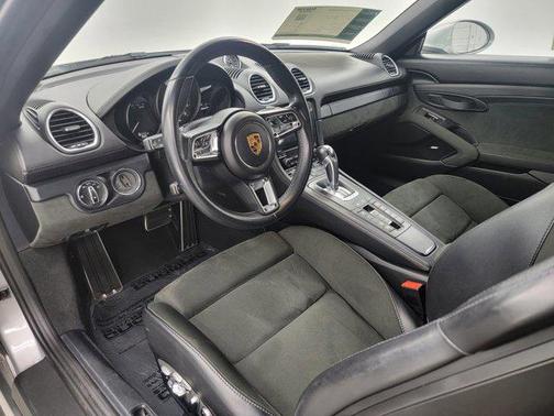 2022 Porsche 718 Spyder Roadster