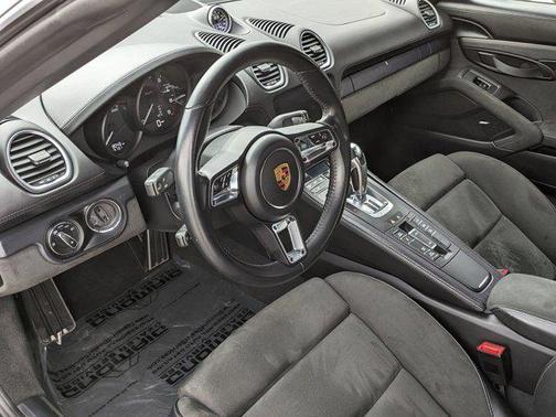 2022 Porsche 718 Spyder Roadster