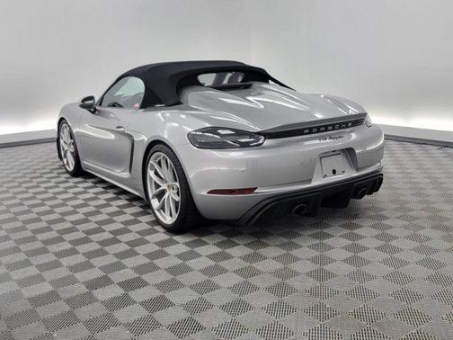 2022 Porsche 718 Spyder Roadster
