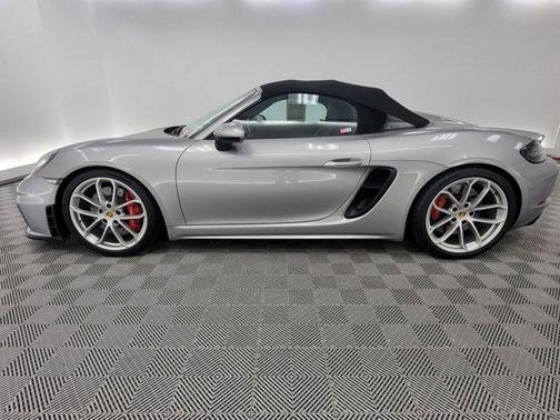 2022 Porsche 718 Spyder Roadster