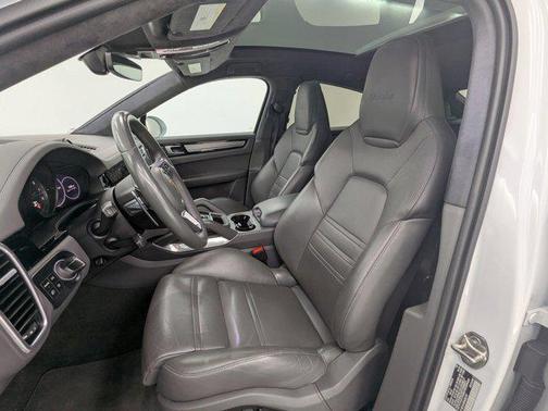 2023 Porsche Cayenne Turbo