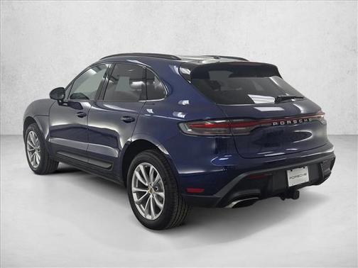 Gentian Blue Metallic 2026 Porsche Macan Macan