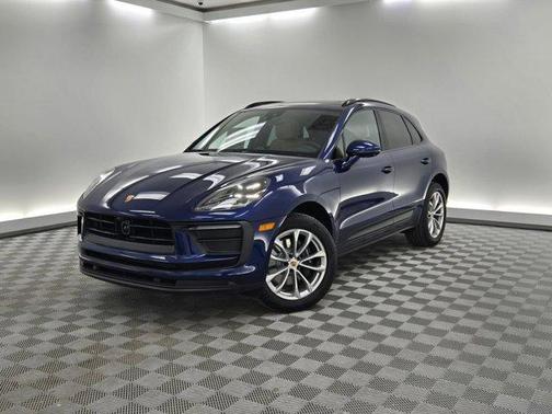 Gentian Blue Metallic 2026 Porsche Macan Macan
