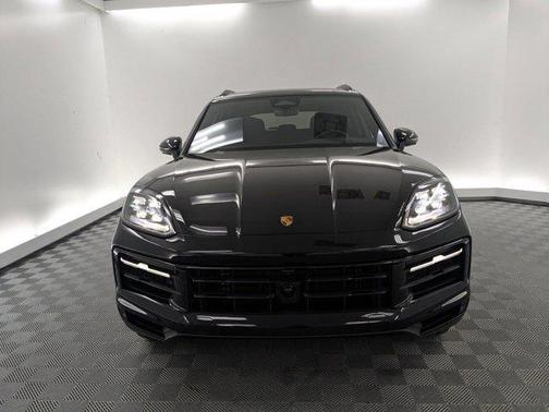 Chromite Black Metallic 2026 Porsche Cayenne Cayenne