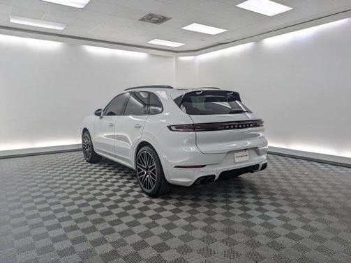2024 Porsche Cayenne AWD