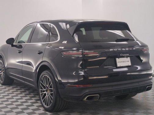 Moonlight Blue Metallic 2023 Porsche Cayenne Platinum Edition