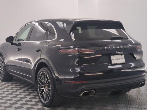 Moonlight Blue Metallic 2023 Porsche Cayenne Platinum Edition