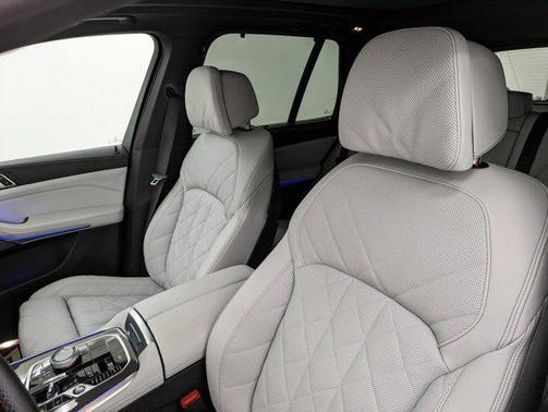 2024 BMW X5 M60i