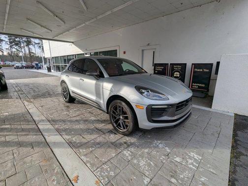 2023 Porsche Macan T