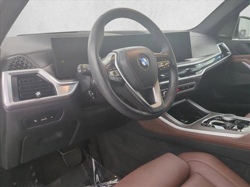Mineral White Metallic 2024 BMW X5 xDrive40i